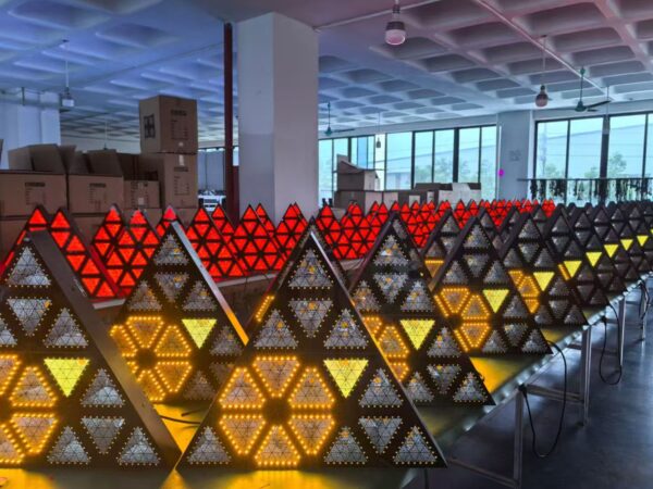 16×30W Triangle Retro Light